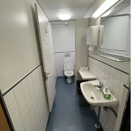 Office House Services 210 Pensión *